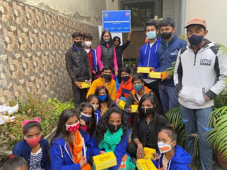 Food Packets Distributed by Ayaas Prayas