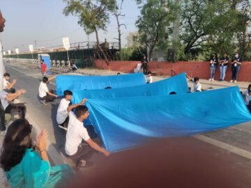 Ayaas Prayas Children at Yamunotsav