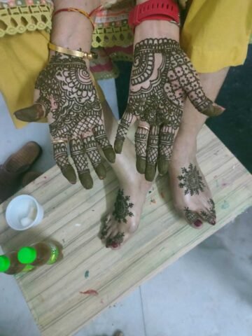 Mehandi at Ayaas Prayas, Helping and Giving One Day Job to Under Privileged