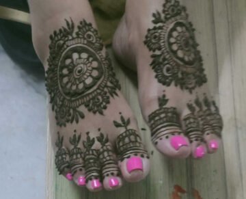 Mehandi at Ayaas Prayas, Helping and Giving One Day Job to Under Privileged