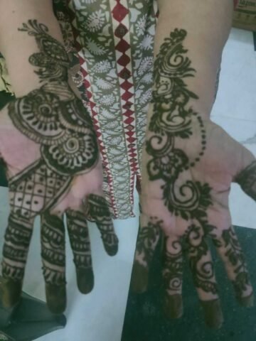 Mehandi at Ayaas Prayas, Helping and Giving One Day Job to Under Privileged