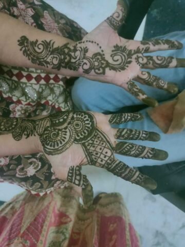 Mehandi at Ayaas Prayas, Helping and Giving One Day Job to Under Privileged
